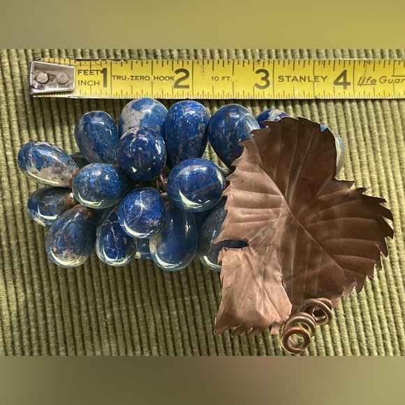 Lapis Lazuli Carved Grape Bunch / Copper Leaf - Vintage/Antique - Picture 4 of 6